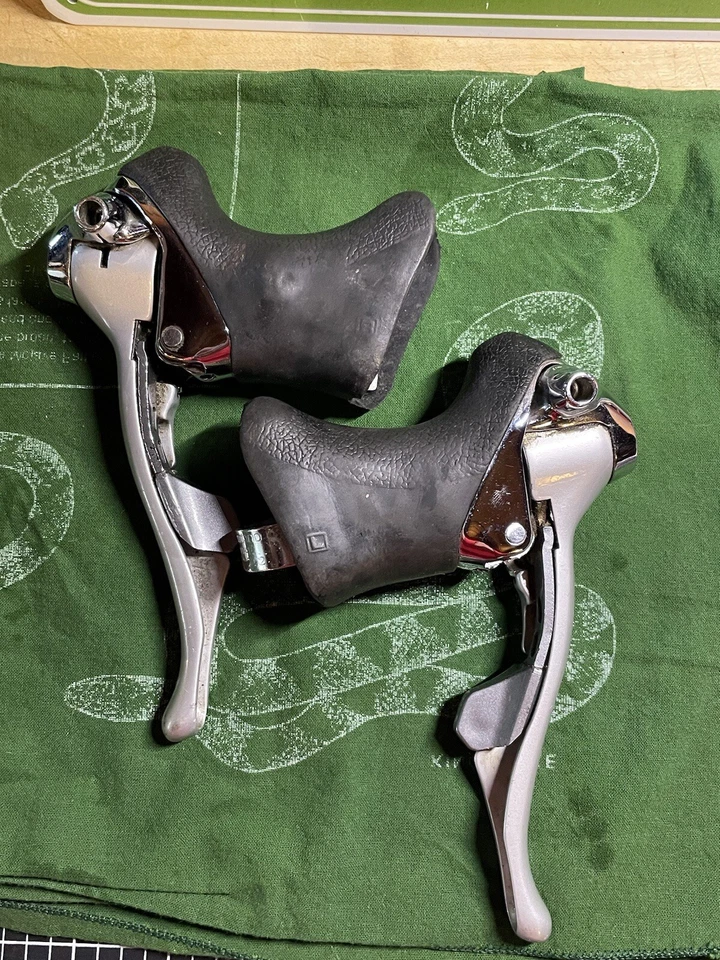 Vintage Shimano Dura Ace 2x8 Sp Shifter & Brake Lever Combo with Hoods - Image 2 of 4