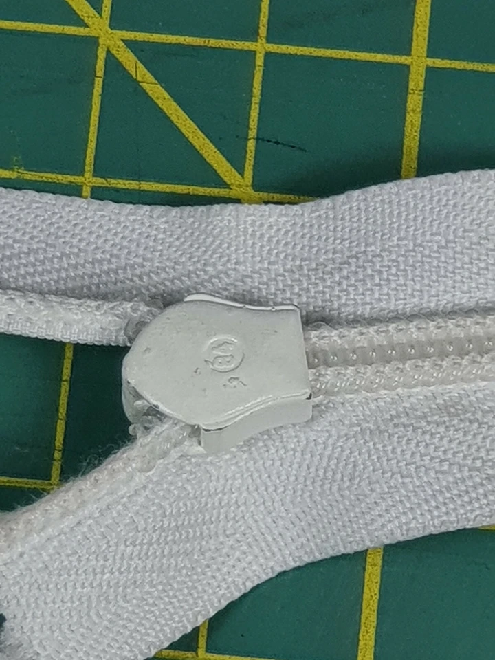 White Invisible Zip 19cm opening, number 5, for dress skirts cushions -UK Seller - Image 4 of 4