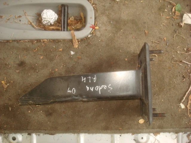 KIA SEDONA 2004 parachoques trasero refuerzo barra de refuerzo amortiguador izquierdo OEM Foto 3 de 3