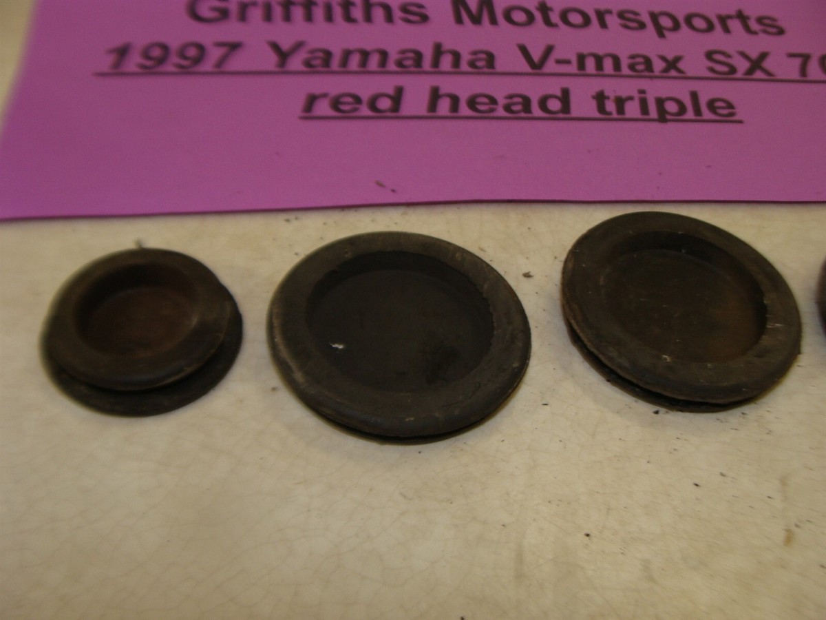 1997 YAMAHA VMAX SX 700 red head triple round bellypan hole cover