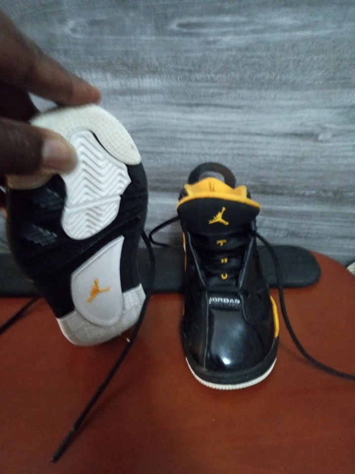 Zapatillas Jordan Big Kids Dub Zero,Negro/Taxi-Blanco talla 11C DV1359-017 2022 Foto 4 de 4