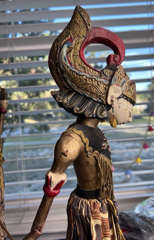 Винтажная пара кукол Wayang Golek на подставках из зеленого стекла ручной работы - Изображение 3 из 4