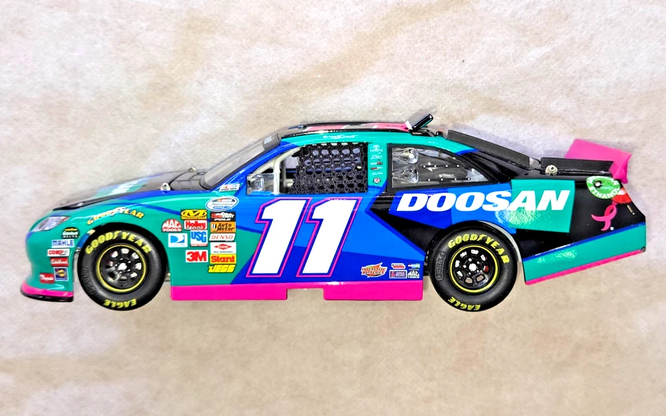 Toyota Camry 2011 Brian Scott #11 Doosan 1:24 NASCAR diecast - suelto, sin caja Foto 3 de 4