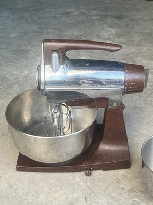 Vintage Sunbeam Mixmaster Deluxe Chrome 12 Speed Stand Mixer