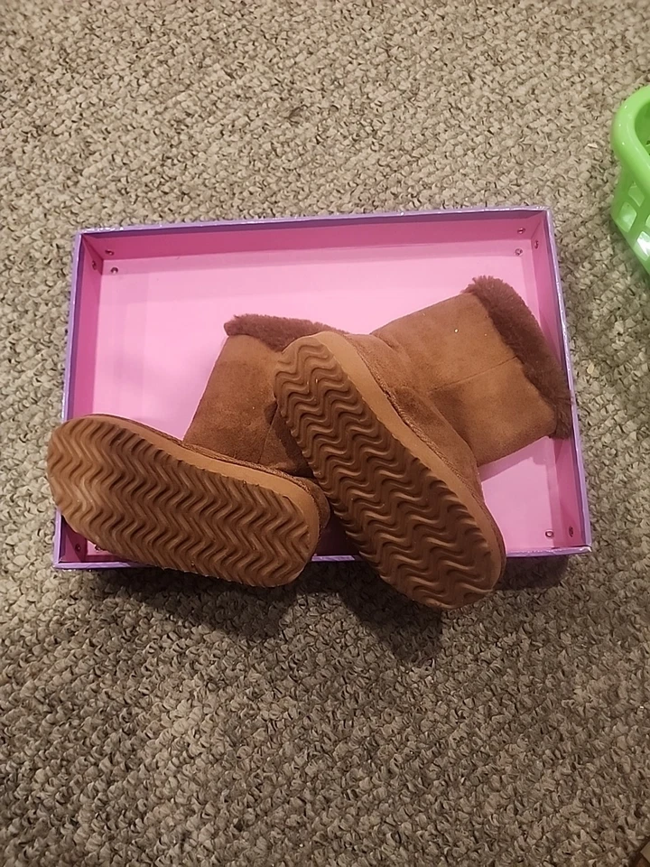 BOTAS DE GAMUZA PARA NIÑOS PEQUEÑOS TALLA 7.5-8 NUEVAS SIN ETIQUETAS Foto 4 de 4