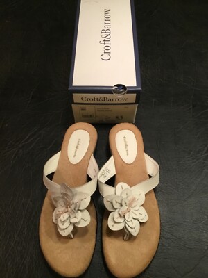 White Leather Flipflops by Croft&Barrow Flower 1.5  Wedgie Heel Size 8.5 New