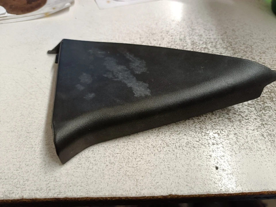 Saturn L OEM Front Door-corner panel Right 90585668 USED NO INSULATION - Image 2 of 4