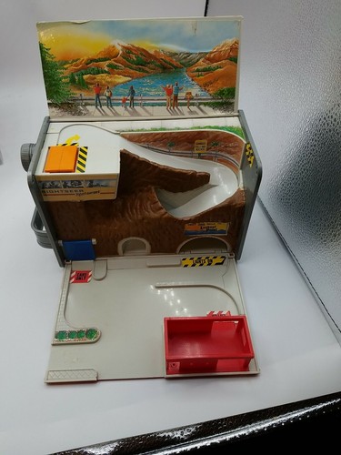 MicroMachines Secret Auto Supplies Gasoline Tank With 16 Cars - Picture 5 of 6