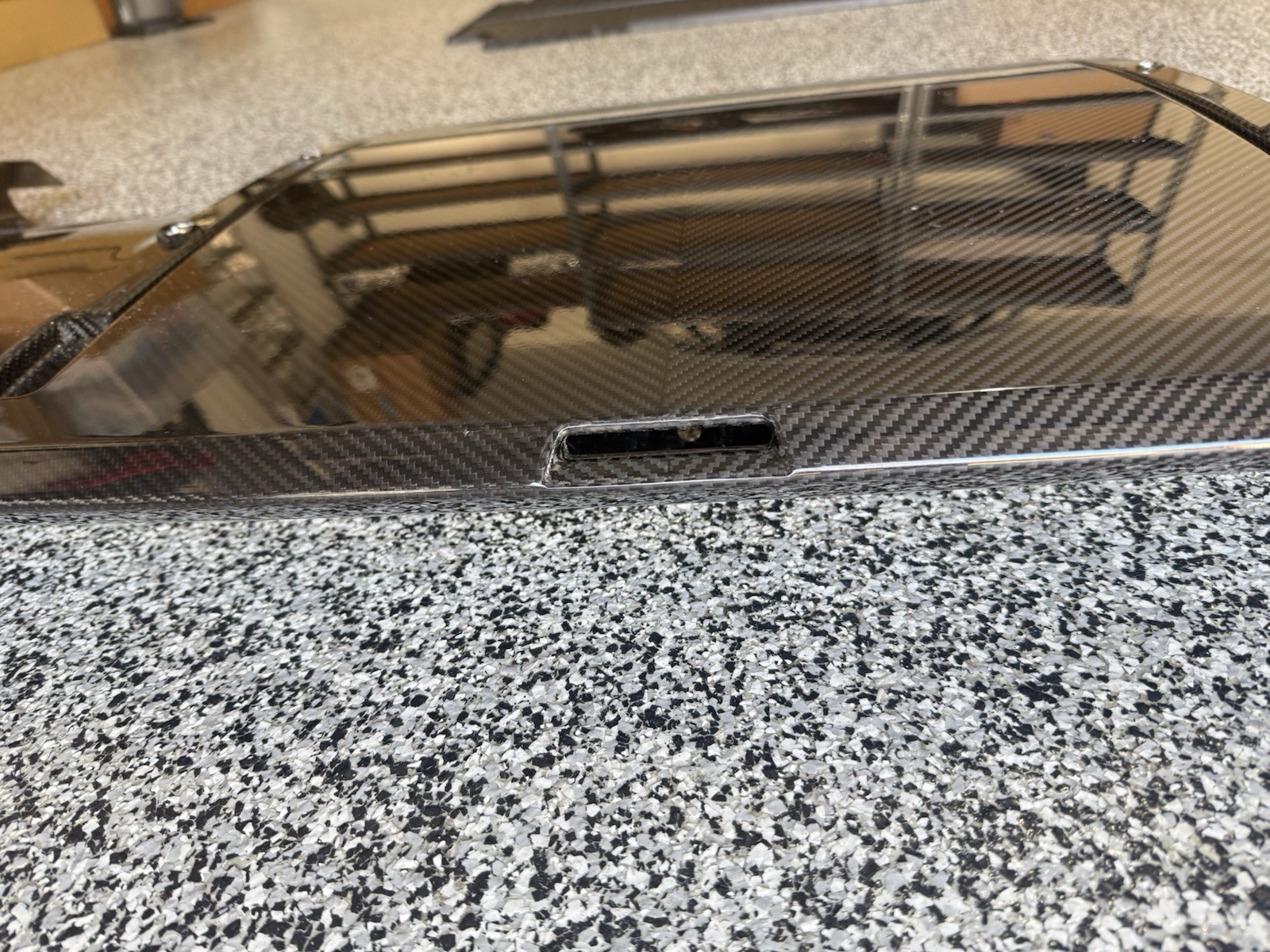 New ASTON MARTIN DBS 19-24 OEM KY73-33612-AD Rear Lower Diffuser