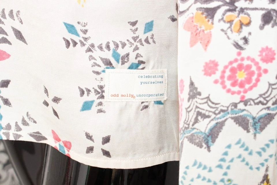 ODD MOLLY Blouse Ivory Aztec Satin Top Art Bohemian Viscose Size 3 UK16 Large - Image 3 of 4