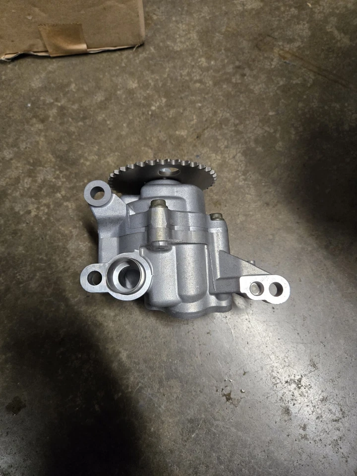 Bomba de aceite del motor para Chevrolet Tracker Suzuki Vitara 1999-2003 SX4 2007-2009 DOHC Foto 2 de 3