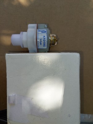 Bendix Stop Lamp Switch K101993 International 2512865C1 NOS NIB
