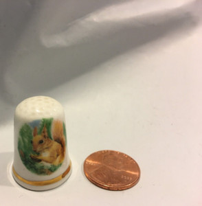 VINTAGE Porcelain RED SQUIRREL Thimble NEWHALL ENGLISH BONE CHINA COLLECTIBLE