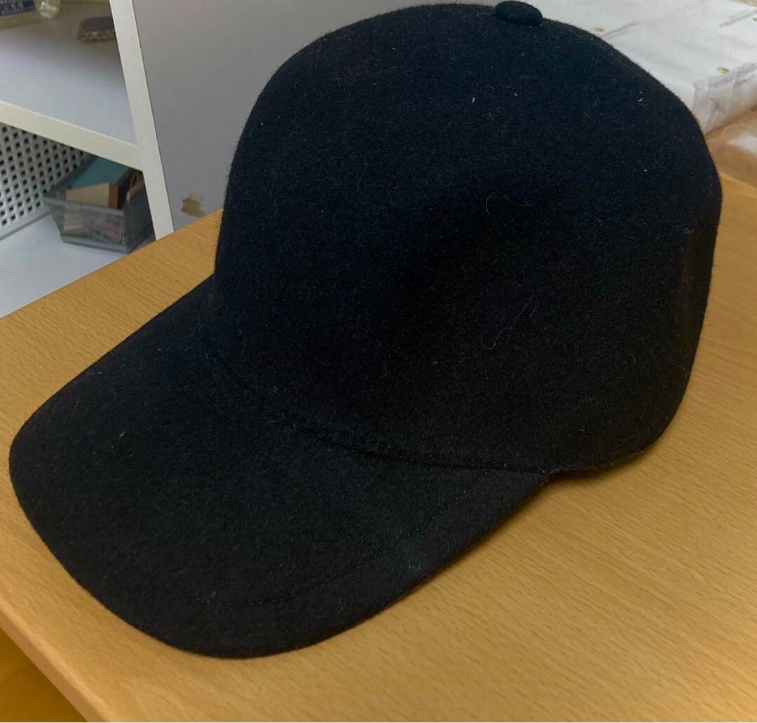 Burberry Cap color Black inner beige Nova Check 100% Wool  display picture 1