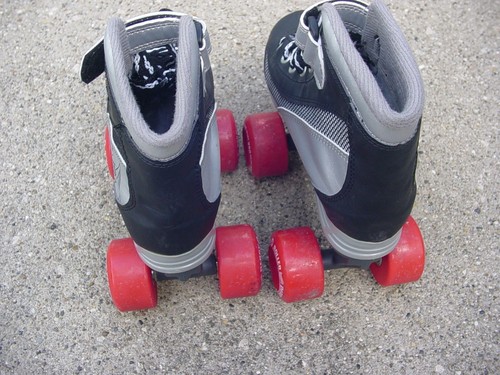 Roller Derby Firestar Roller Skates Black Red Gray Model 1367 Size 2 YOUTH - Picture 9 of 11