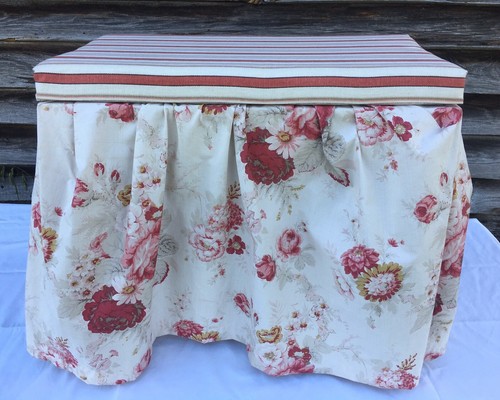 Vanity Bench Stool Pleated Skirt Country Cottage Farmhouse White Red Floral - Picture 4 of 11