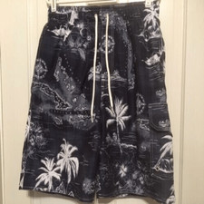 CROFT  BARROW SIZE MEDIUM SWIM TRUNKS