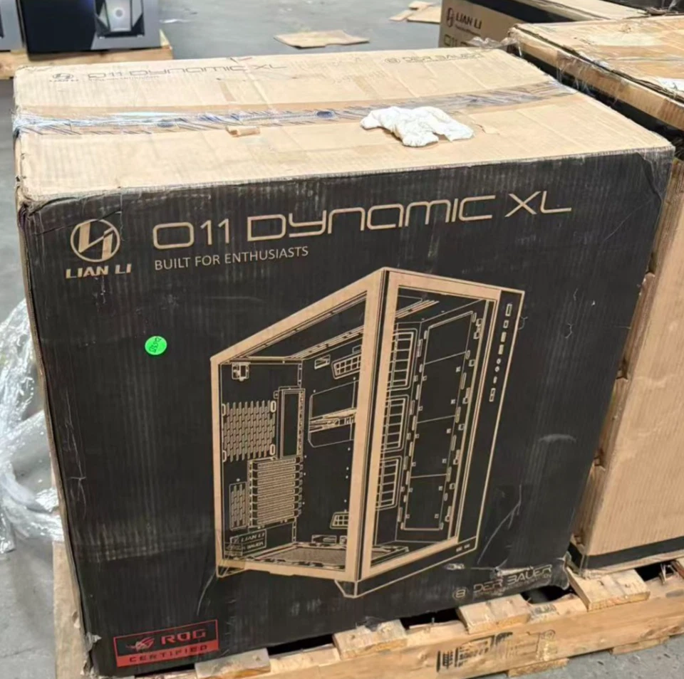 LIAN LI O11 XL Black Aluminum / Steel / Tempered Glass ATX Tower Case - Image 4 of 4