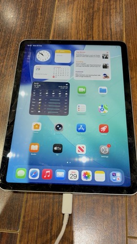 Apple iPad Air M2 A2902 11-inch, 128GB, Space Gray Cracked Glass SEE PICTURES - Picture 7 of 10