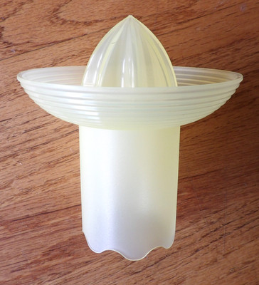 Tupperware Impression Sunlight Yellow Citrus Juicer Reamer NEW Vintage