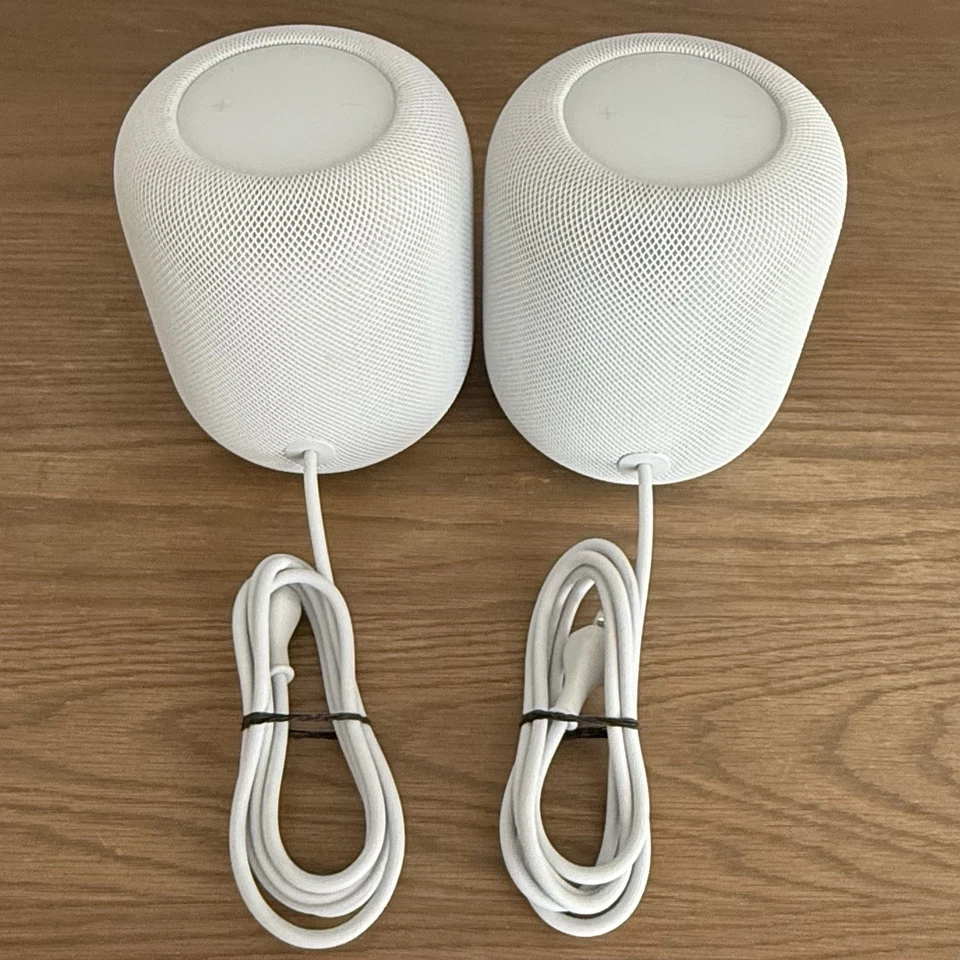 Par de altavoces inteligentes Siri Apple HomePods blancos Foto 2 de 2