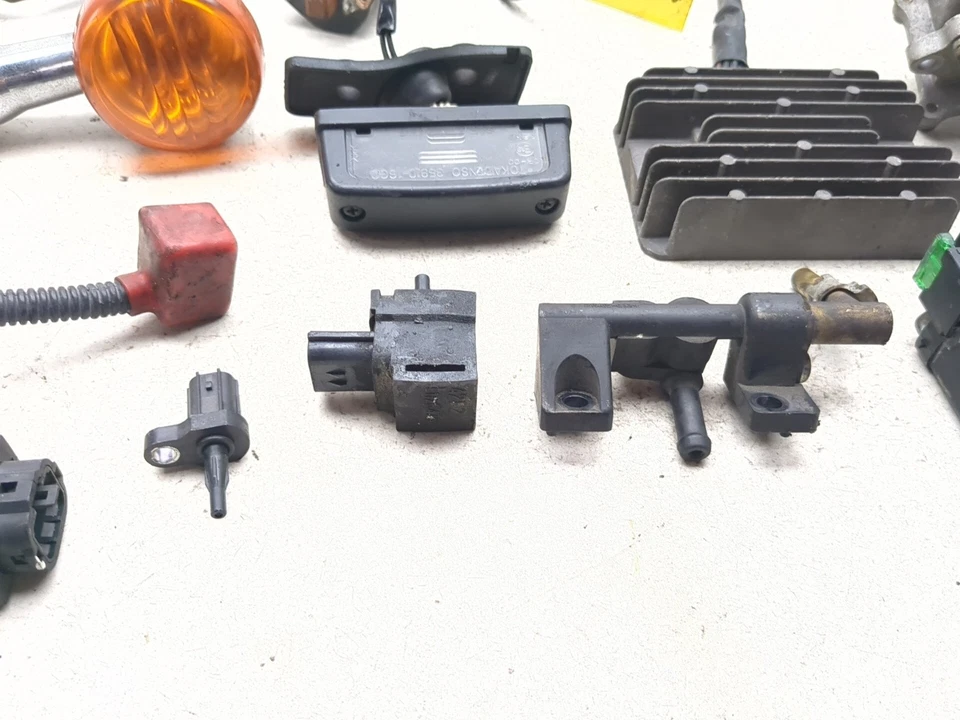 05-08 Suzuki VZ800 Boulevard M50 Juego de relés regulador de voltaje bobinas de encendido Foto 3 de 4