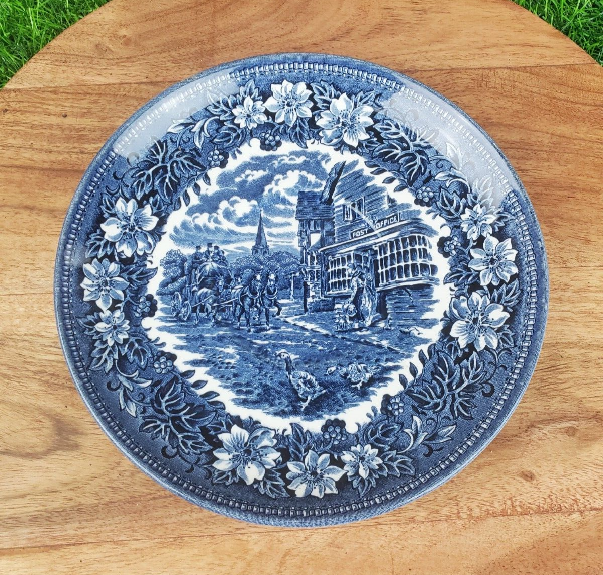 Royal Tudor Ware Coaching Taverns 1828 Staffordshire England 7 3/8