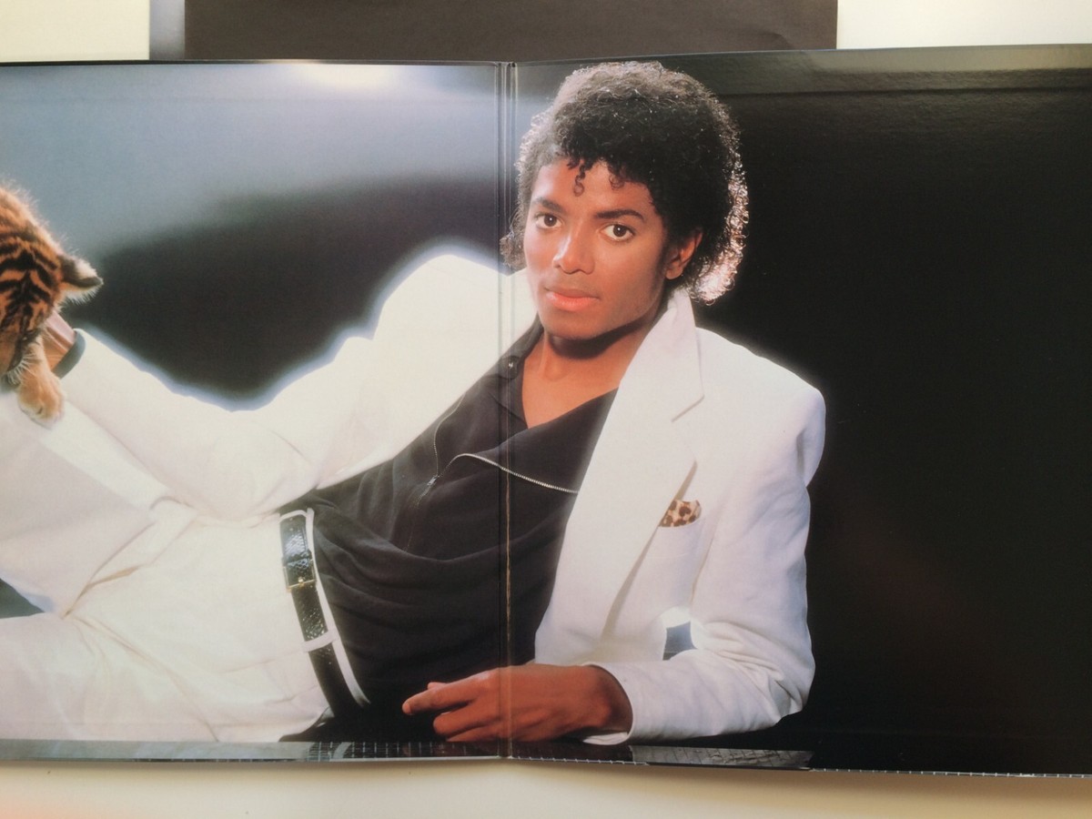 Michael Jackson - | The Music Master THE JACKSON .com Wallpaper MJ 