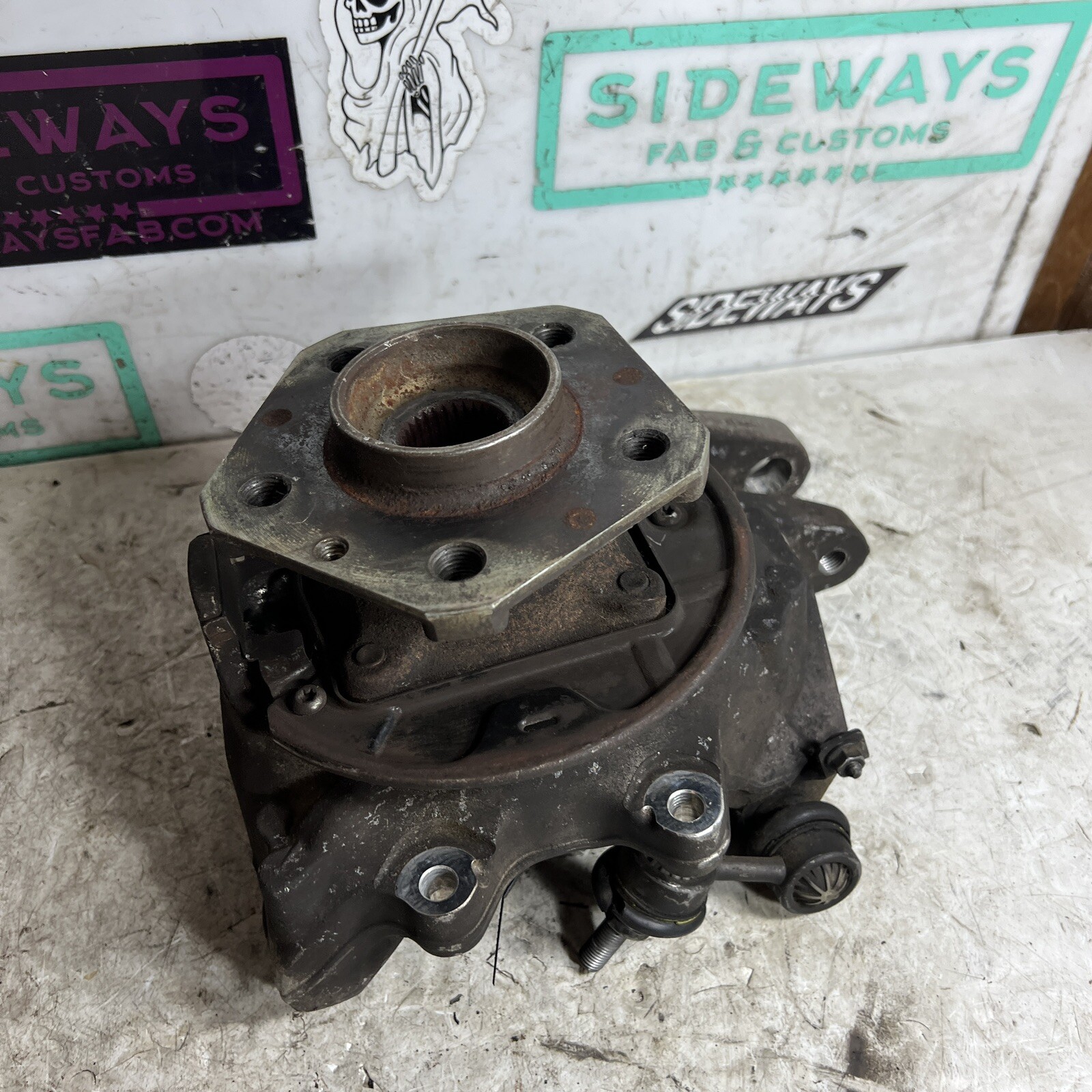03-08 Maserati Quattroporte Left Rear Suspension Upright Knuckle Spindle M139