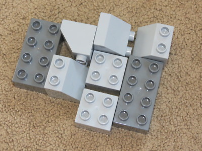 EUC Lot of 12 Lego Duplos light/med green bricks & base plate