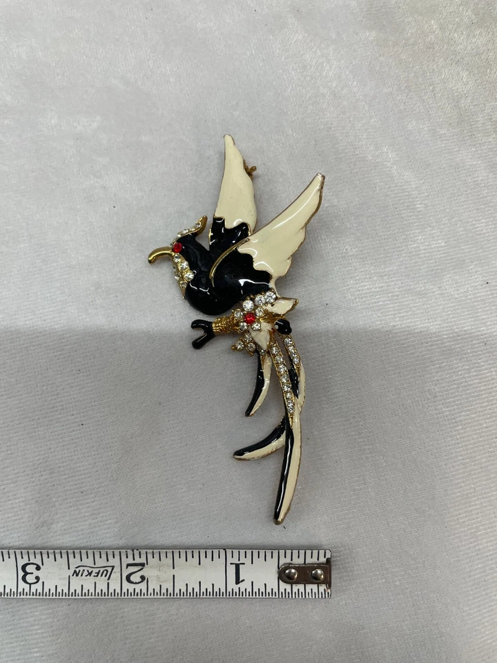 HERMOSO BROCHE PRENDEDOR GRANDE AUDAZ ESMALTE NEGRO Y CREMA Y PEDRERÍA PÁJARO ANIMAL Foto 3 de 4