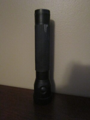POLY STINGER STREAMLIGHT FLASHLIGHT W/BATTERY TESTED WORKS NO CHARGER LEO OWNED