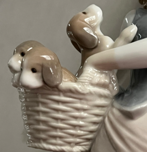 LLADRO リヤドロ お出かけ Girl with Puppies #1311 Lladro 1311 