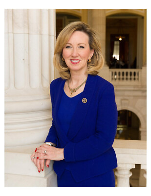 2015 Barbara Comstock Politician 8x10 Portrait Photo On 8.5'' x 11''