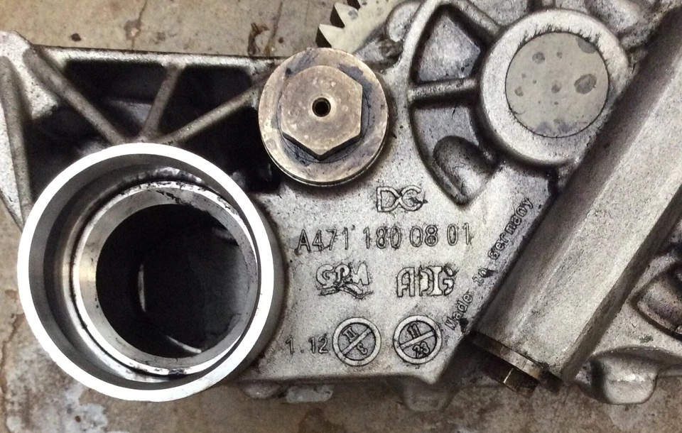 Bomba de aceite para motor diésel Detroit A4711800801, 0047768 (núcleo para piezas) Foto 3 de 4