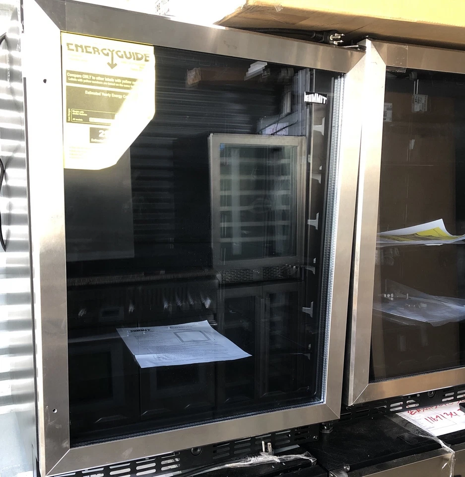 Centro de bebidas bajo encimera Summit AL57G de 24 pulgadas Foto 3 de 4