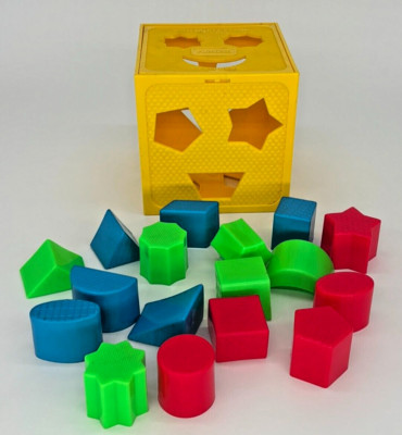 Playskool Form Fitter Shape Sorter Toy with 17 Shapes Vintage Ribbed