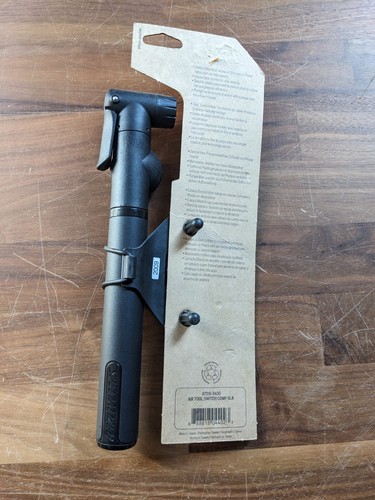 Specialized air tool hand pump compact with pressure gauge- black - Picture 2 of 5