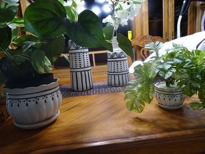 LOT OF 4 CERAMIC VASES AND PLANTERS, GREY AND WHITE, NEW, NOT USED, READ