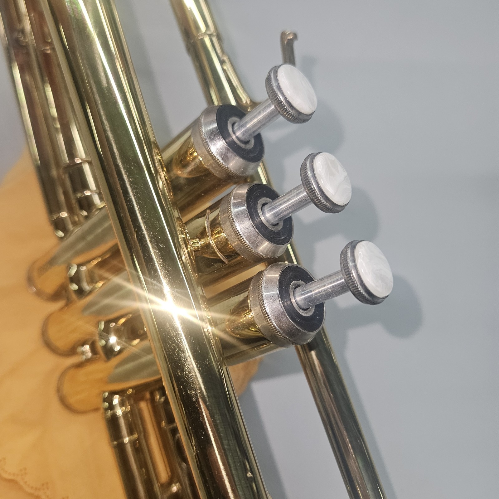 Anaxa Trumpet Gold W/ Case And Mouthpiece - 7c