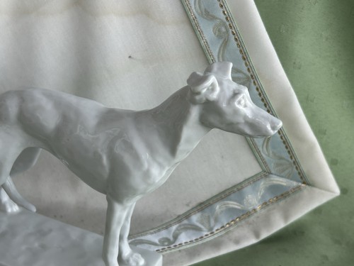 Schöne Meissen Figur als Wachender Hund - Bild 6 von 16