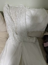 White Lace Long Sleeve V-Neck Full-Length Column/Sheath Wedding Dress