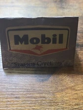 Vintage Mobil Comp. Advertising Paper Display Seasons Greetings USED