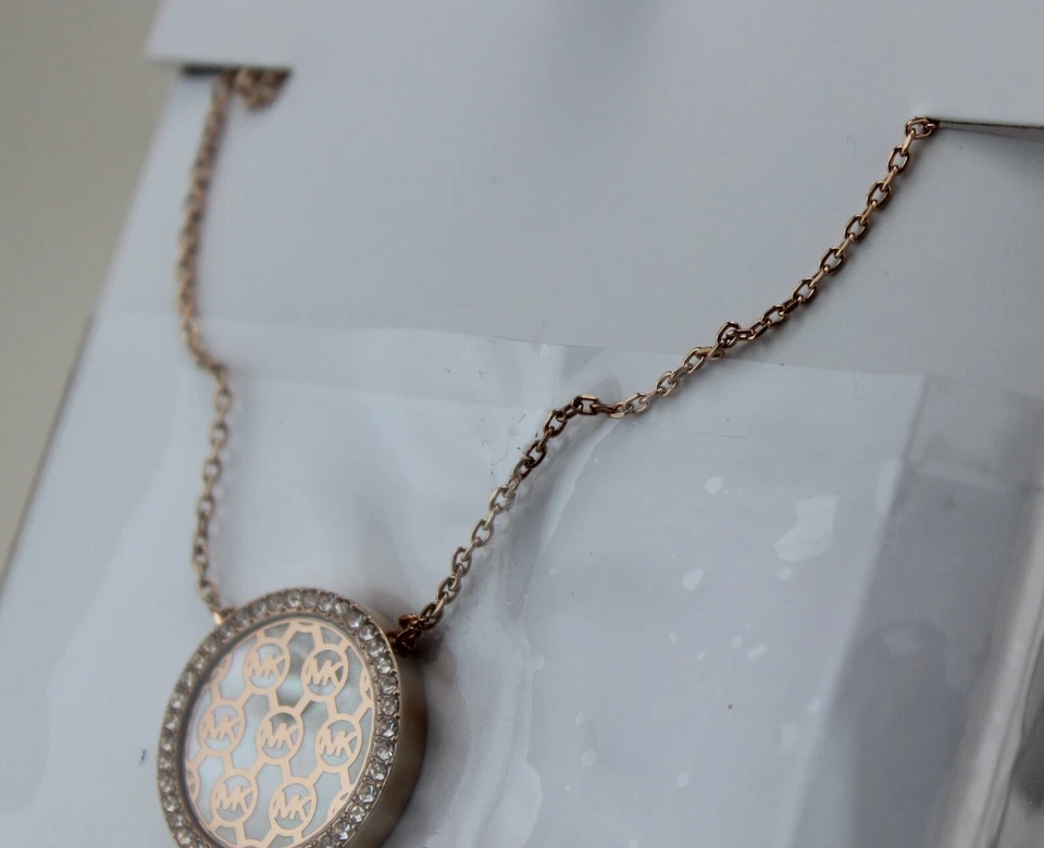 НОВЫЙ ПОДЛИННЫЙ MICHAEL KORS МОНОГРАММА ЛОГОТИП РОЗОВОЕ ЗОЛОТО ПОДВЕСКА ОЖЕРЕЛЬЕ MKJ5372791 - Изображение 4 из 4