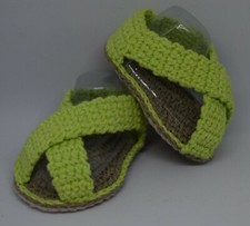 Sandali a fascia incrociata, neonato, uncinetto,verde pistacchio 0-3 mesi.Nuovo.