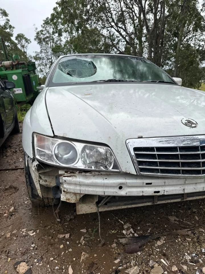 2005 Holden WL Caprice Statesman Right Driver's Headrest 04 05 06 #B672 - image 4 of 4
