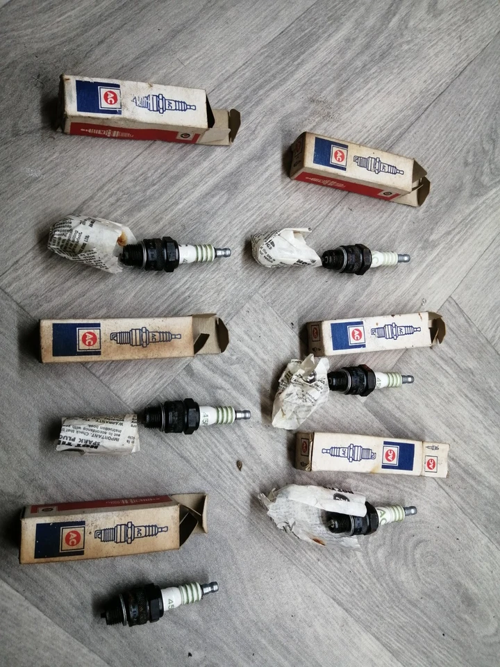Set of Six N.O.S. AC Spark Plugs 45F In Original Boxes. - Image 3 of 4