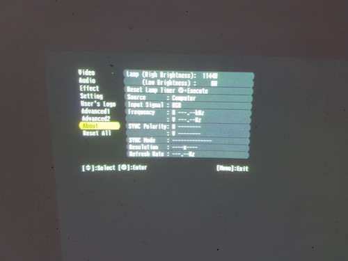 Epson EMP-7900 LCD Projector 4,000 Lumens 1144hrs #2 - Afbeelding 7 van 8