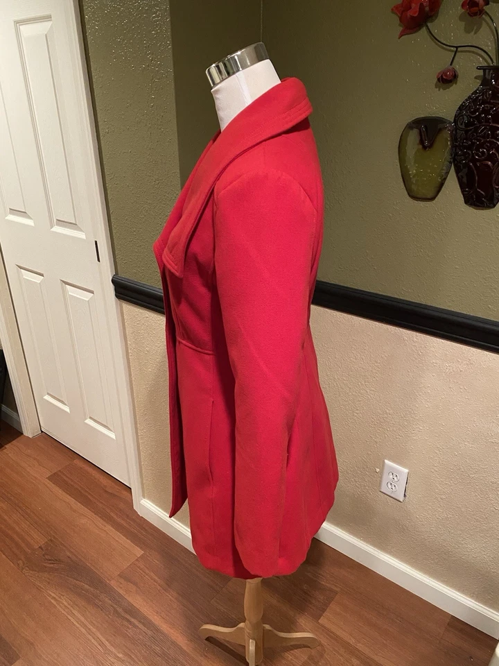 Abrigo Jessica Simpson Rojo Botones Dorados Forrado Talla PEQUEÑA Chaquetón Foto 3 de 4