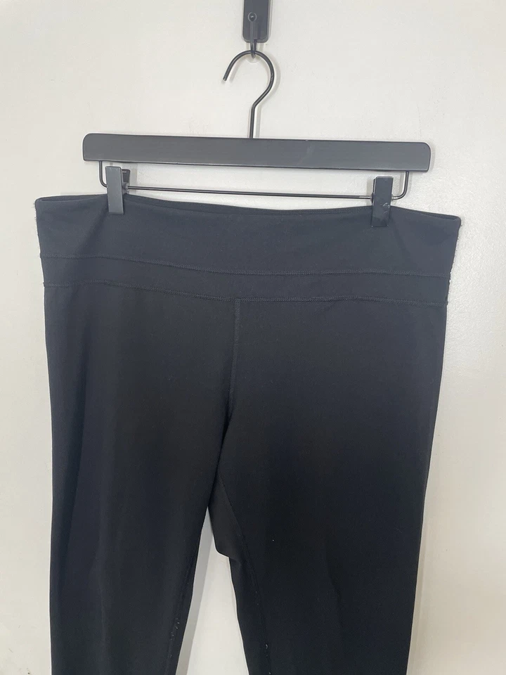 Leggings al tobillo negros CAbi para mujer talla mediana apresurados Foto 3 de 4